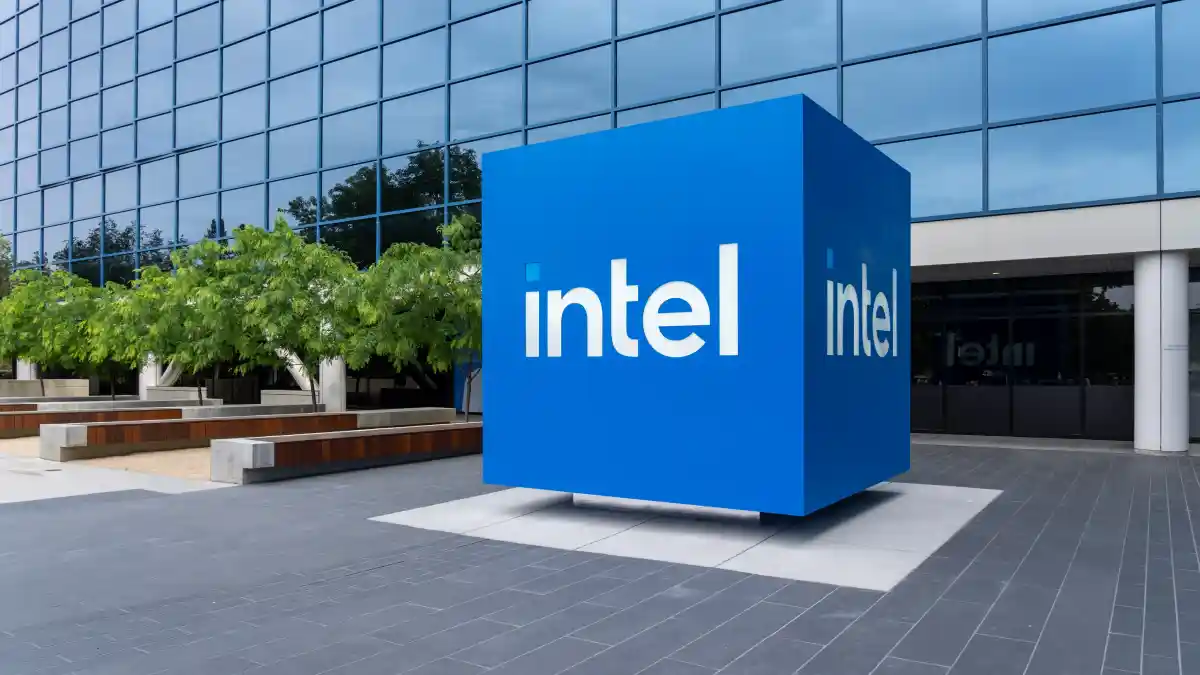 Intel (INTC) Dapat Dana Miliaran. Mampukah Kalahkan AMD?