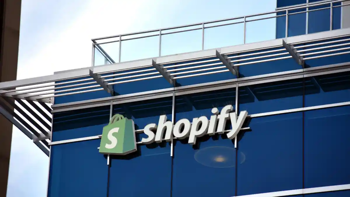 Shopify Q3 2025: Pesanan via AI Melonjak 11x, Fokus Penuh AI
