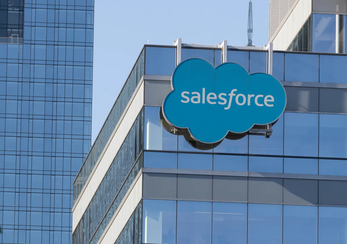 Cara Beli Saham Salesforce (CRM) 2025