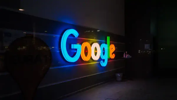 Google Discover Sebarkan Berita Palsu Keuangan & Pensiun?