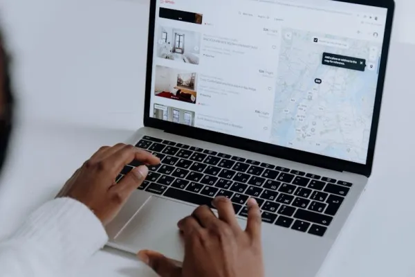Saham Airbnb: Profil, Performa, Harga, dan Cara Beli