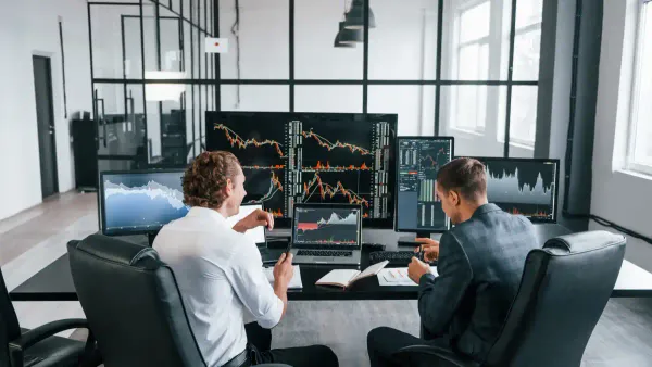 AI Trend Shift: Data Infrastructure Takes the Spotlight in S&P 500 2025